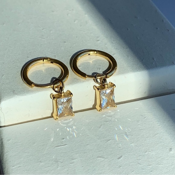 Dangle emerald earrings, dangle gemstone earrings,dangle cubic zirconia earrings - Picture 2 of 8